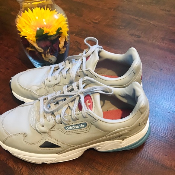 ✨ADIDAS Original Falcon Sneaker - Picture 4 of 7